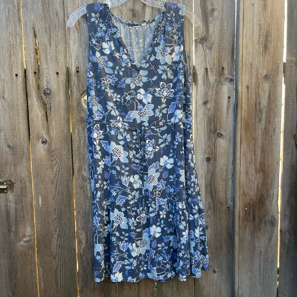 Gap sleevless blue floral dress size (M).